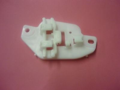 Hyundai Accent window regulator clip/Front left